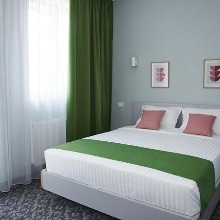 Astra Hotel Кэлимэнешти Экстерьер фото