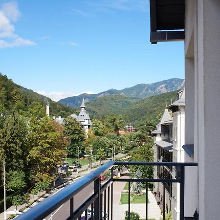 Astra Hotel Кэлимэнешти Экстерьер фото