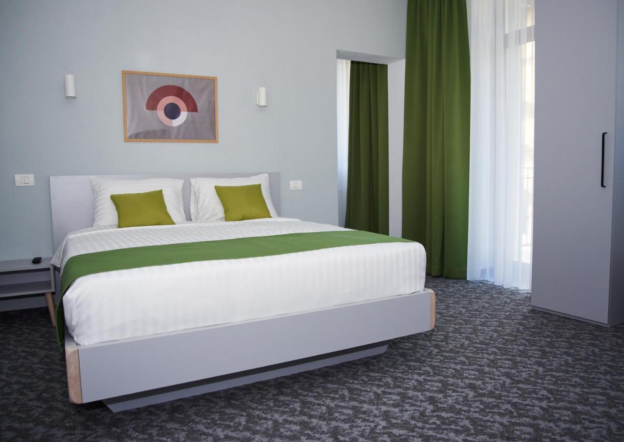 Astra Hotel Кэлимэнешти Экстерьер фото