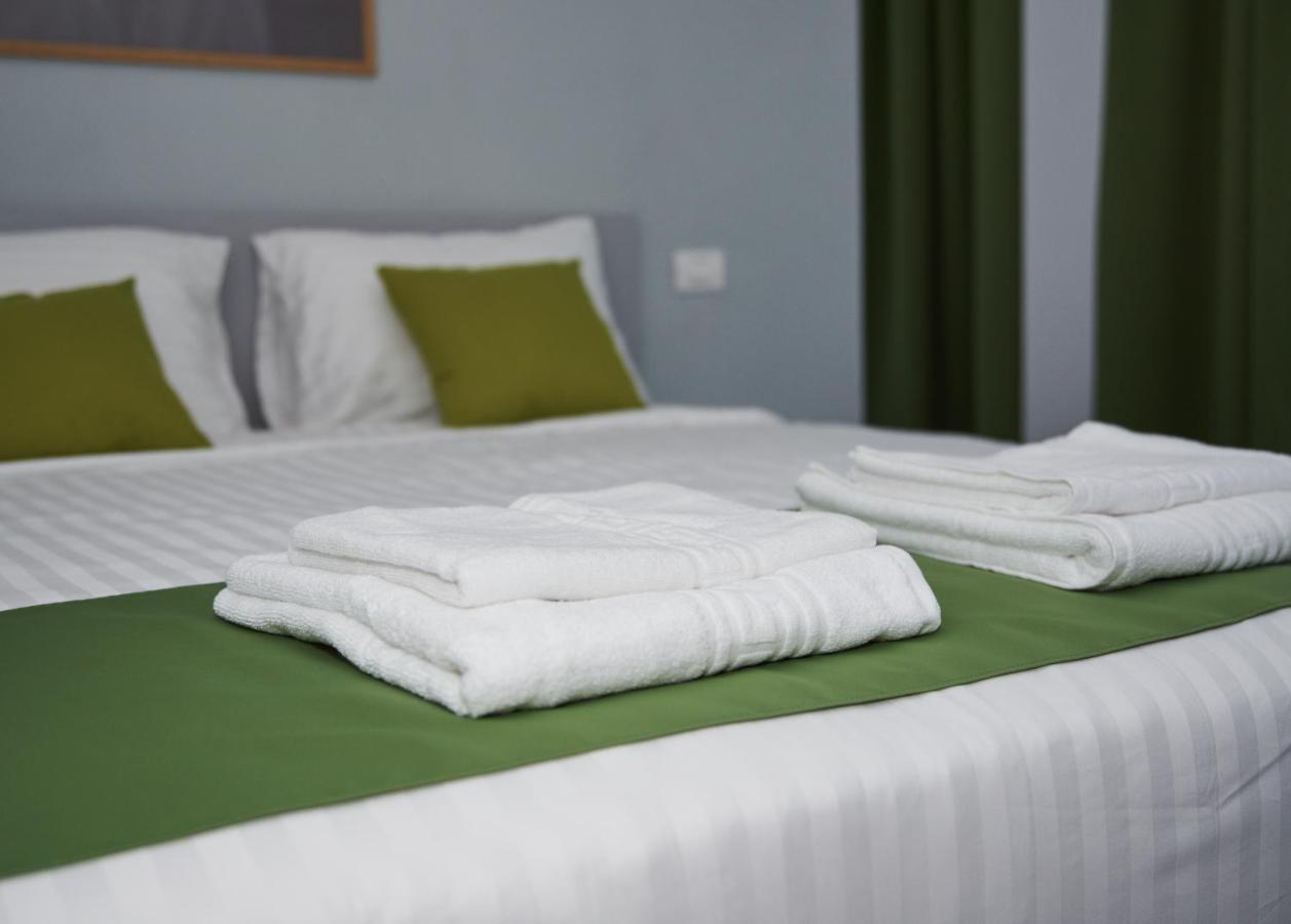 Astra Hotel Кэлимэнешти Экстерьер фото