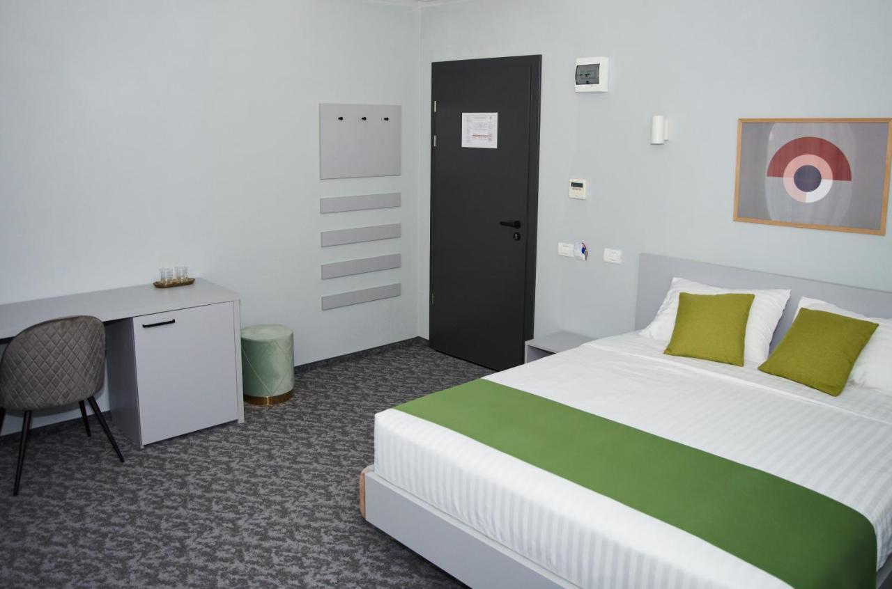 Astra Hotel Кэлимэнешти Экстерьер фото