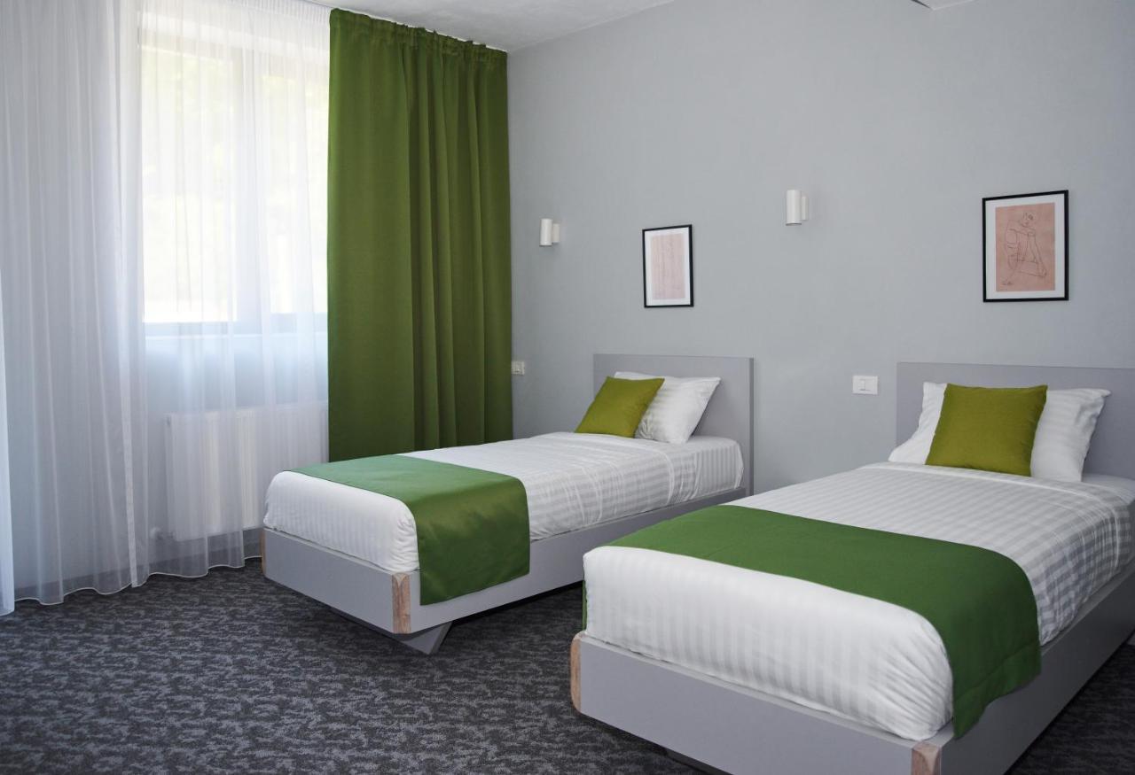 Astra Hotel Кэлимэнешти Экстерьер фото