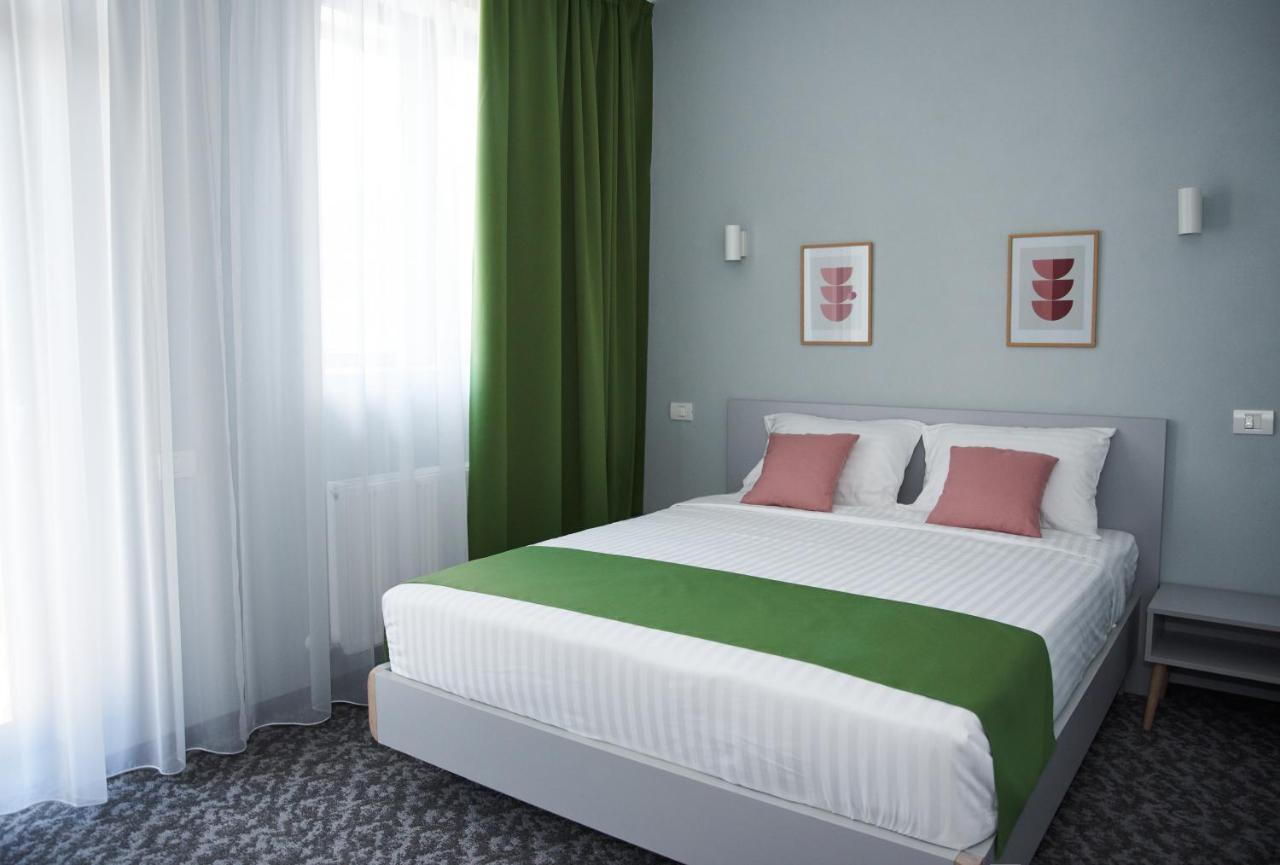 Astra Hotel Кэлимэнешти Экстерьер фото
